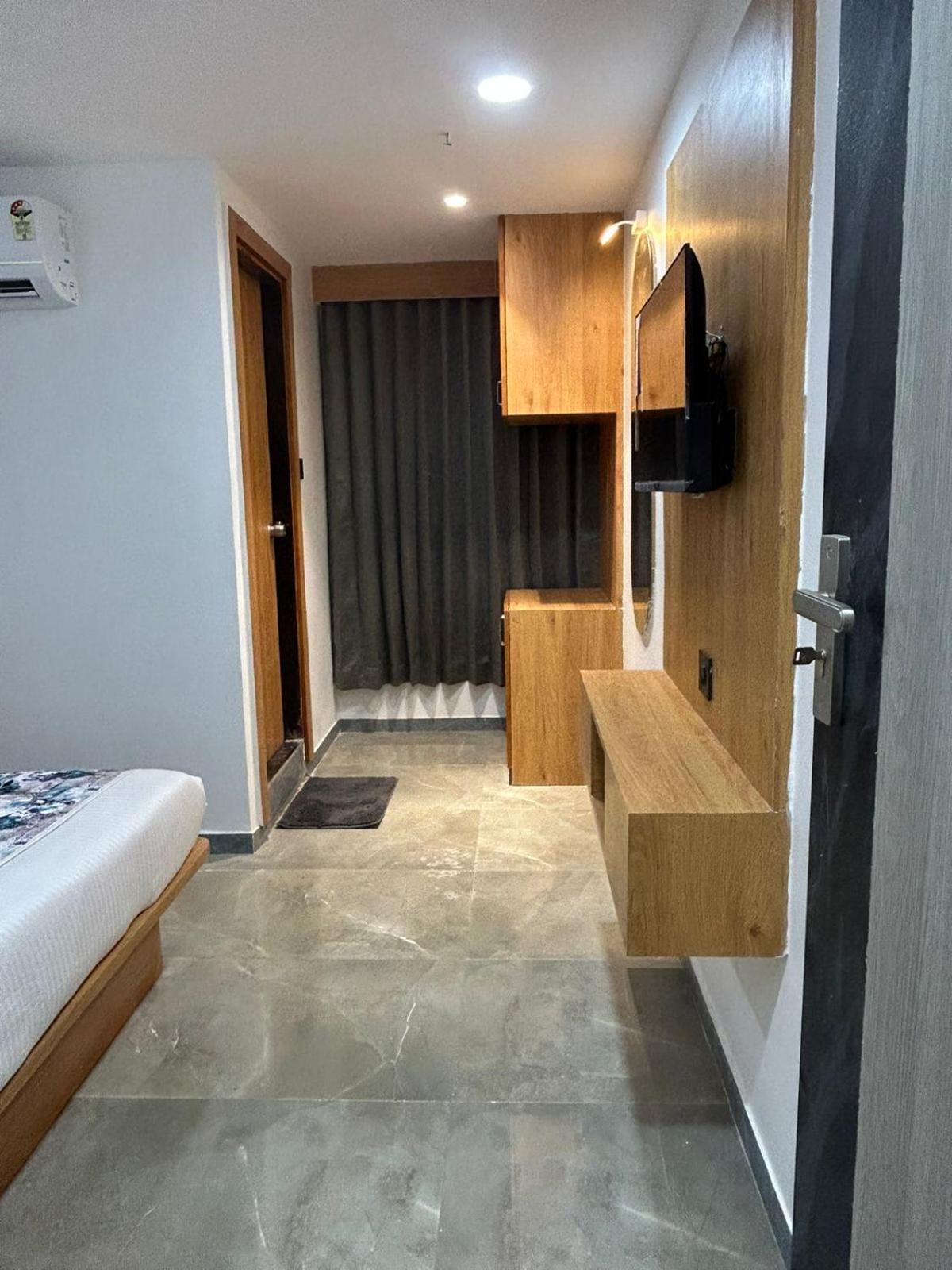 Hotel M Grand 아흐메다바드 외부 사진